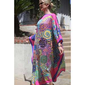Kaftan en soie à imprimé floral Ethinic Craft Hub pour femme, idéal comme paréo de plage ou de vacances - Product Image 2