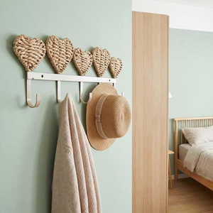 Wholesale Premium Hand Woven Natural Seagrass Heart Wall Mounted Coat Hooks Suitable For Wall Hat Holder Entryway Organizer - Product Image 5