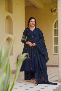 Collection de costumes de style lourd avec broderie en soie romaine, Anarkali, Palazzo, Tabby, Organza, Dupatta, taille naturelle, écologique - Product Image 2