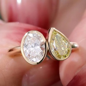 Anillo de Diamantes de Lujo en Oro Sólido de 14K, Corte Esmeralda Ovalado, 2 Diamantes Cultivados en Laboratorio, Anillo de Boda - Product Image 1