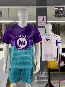 ชุดเสื้อฟุตบอลผู้ชายลายทางไล่เฉดสีม่วงอมเขียวพรีเมียม ผ้าเนื้อเบา คอวี แขนสั้น แบบสวม ชุดยูนิฟอร์มฟุตบอล - Product Image 1