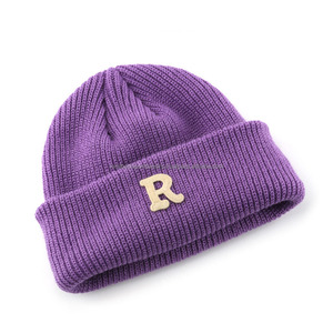 Bonnet unisexe en jacquard avec lettre R brodée de strass, style streetwear, tricoté à la machine, 100 % acrylique, taille 56-58 cm, pour adulte, hiver, décontracté - Product Image 4