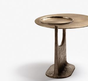 Mesa auxiliar de metal inspirada en joyas que aporta un toque glamuroso al dormitorio, la sala de estar y la entrada. - Product Image 2