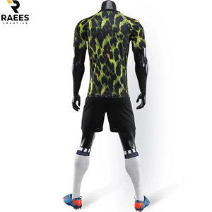 Tenues de sport confortables, ensembles d'uniformes de football en vente, légers et très demandés. - Product Image 2