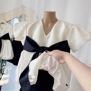 Ensemble deux pièces de haute qualité de style coréen pour femmes, chemisier à manches bouffantes uni noir, jupe mini au-dessus du genou, tenue d'été 100% coton - Product Image 2