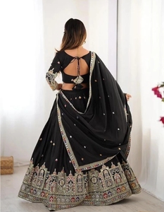 Châle KV pour femme, en soie et satin, brodé, couleur unie, doux, respirant, style traditionnel, idéal pour les fêtes (noir) - Product Image 5