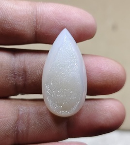 Cabujón de Ágata Arcoíris Blanca con Efecto Ojo de Gato para Joyería - Product Image 1