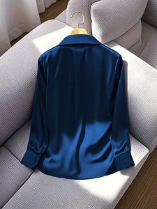 Chemise élégante en satin bleu marine à manches longues et col en V pour femme, haut à manches longues, mode K-pop, style bureau, coupe ajustée pour femme - Product Image 3