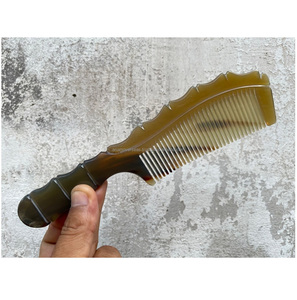 Peigne en corne de vache naturelle de luxe, outil de massage doux pour le cuir chevelier - Product Image 4