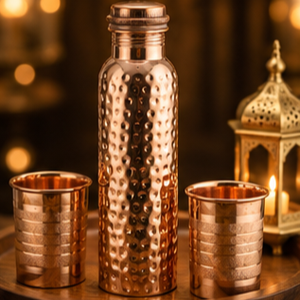 Ensemble cadeau de bouteille en cuivre martelé écologique et verre, vaisselle de voyage au design traditionnel, couvercles inclus - Product Image 6