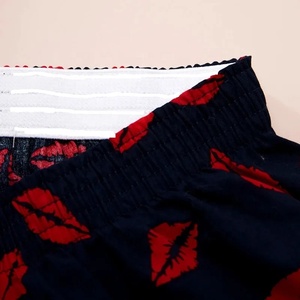 กางเกงขาสั้นเอวยางยืดสำหรับผู้หญิงกางเกงขาสั้นสำหรับใส่เดินชายหาดพิมพ์ลายเซ็กซี่ผ้าแห้งเร็วแบบสตรีทสวมใส่สบาย - Product Image 5