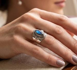 Anillo llamativo de labradorita marquesa – Anillo gótico de filigrana con gema azul brillante, hecho a mano, de plata, regalo para ella - Product Image 2