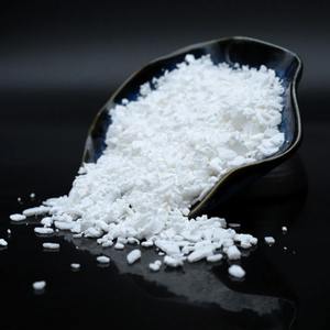 ผงแคลเซียมคลอไรด์เกรดอาหารและอุตสาหกรรมสำหรับการใช้งานที่หลากหลาย รวมถึงการเร่งปฏิกิริยาคอนกรีตและการขจัดน้ำ - Product Image 1