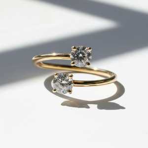 Anillo de Diamantes Cultivados en Laboratorio de 0.60 CT con 2 Piedras en Oro de 14K para Mujer |   Anillo de Compromiso Toi Et Moi |   Elegante Joyería Nupcial - Product Image 6