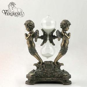 Artisanat en résine peinte à la main de luxe, série Fantasy de VERONESE DESIGN, charmants jumeaux chérubins jouant sur un horloge - Product Image 2