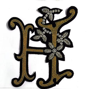 Patch brodé personnalisé de luxe en fil de métal et sequins, résistant à l'eau, effet 3D en relief pour vêtements de mode, lettres et écritures manuscrites - Product Image 1