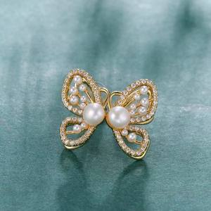 ต่างหูมุกน้ำจืดธรรมชาติรูปผีเสื้อ เงินแท้ S925 ประดับเพชรซิคอน ดีไซน์หรูหราทันสมัย - Product Image 1