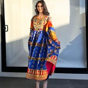 ชุดเดรสแบบดั้งเดิมของชาวอัฟกันชนเผ่ากุจิ สีน้ำเงิน พร้อมงานปักเหรียญทองและแขนเสื้อสีส้มสดใส สำหรับงานแต่งงานแบบดั้งเดิม - Product Image 2