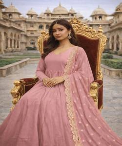 ชุดคุर्ติผ้าฝ้ายเรียบสไตล์โมเดิร์น พร้อมผ้าคลุมไหล่ปักลายเลื่อม งานปักมือ สำหรับใส่ลำลอง มีสินค้าพร้อมส่ง เสื้อผ้าชาติพันธุ์ สีชมพู - Product Image 5