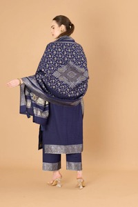 Colección de invierno Dilkash exclusiva de Safaa, la más vendida, con prendas de diseñador de tela cálida de alta calidad para mujer, disponible para la venta. - Product Image 3