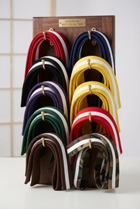 Ceinture de rangement de niveau en arts martiaux à rayures blanches, largeur 4,5 cm (1 3/4 po), 65 % polyester 35 % coton, pour le karaté et le taekwondo - Product Image 3