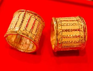 หรูหรา24K ชุบทองโลหะผสมสังกะสีเพทายกว้าง Kada กำไลแกะสลักดอกไม้การออกแบบที่ทันสมัยการมีส่วนร่วมของขวัญพรีเมี่ยมแถลงการณ์ - Product Image 2