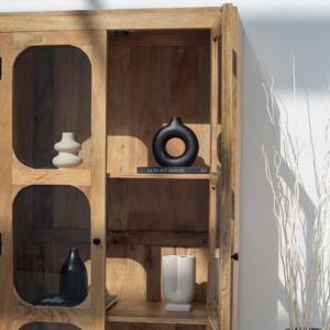 Vitrine en bois Vandana Merino Mira, design moderne et minimaliste en bois massif, meuble de rangement - Product Image 4