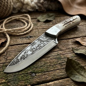 Couteau de chasse à pointe tombante, lame en acier, design gravé, manche en bois, épaisseur de 0,5 mm, longueur totale de 6,7 pouces, SHARP POINT TRADES, garantie de 3 ans - Product Image 1