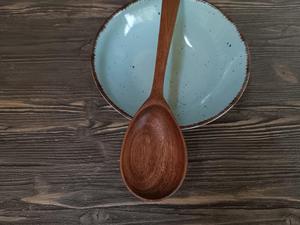 Cuchara de Cocina Tradicional de Madera, Hecha a Mano con Madera Natural Ecológica, Capacidad de 10 ml, Acabado Pulido Espejo, para Cocinar, Remover y Servir - Product Image 4