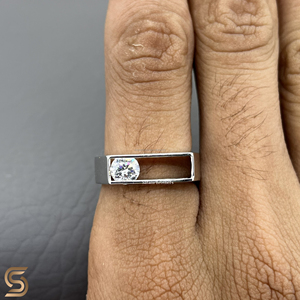 Anillo Solitario de Moissanita de Lujo para Hombre, Oro Blanco Sólido de 18K, Banda de Sello Minimalista, Anillo de Boda de Satani Brothers - Product Image 1