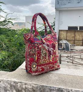 Sac fourre-tout indien perlé, sac à bandoulière Banjara, sac de shopping grand format fait main pour femmes - Product Image 3