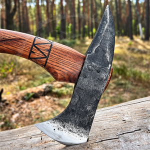 Hacha de Acero al Carbono Estilo Vikingo Industrial Hecha a Mano con Mango de Madera y Empuñadura Tallada, Hacha Tradicional para Acampar y Cortar Leña - Product Image 3