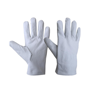 Gants de jardinage robustes conçus pour les travaux de terrassement difficiles, avec un matériau résistant aux épines et une protection anti-usure renforcée - Product Image 1