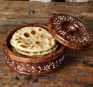 Boîte à chapati 100% en bois, classique, élégante, faite à la main, élégante, durable, récipient de rangement pour la cuisine - Product Image 1