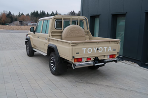 Toyota Land Cruiser GDJ79 Doble Cabina 2.8L Diésel 4x4, Camioneta Todoterreno de Alto Rendimiento con Equipamiento Completo - Product Image 4