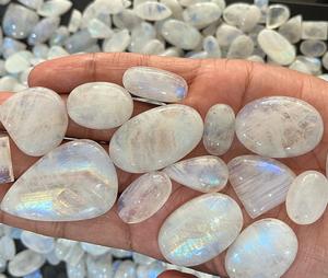 Piedra de luna arcoíris natural cabujón, piedra preciosa de luna con destellos, pulida, suelta, para fabricación de joyas, anillos, colgantes, venta al por mayor - Product Image 4