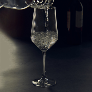 Verre à vin rouge cannelé Imperial Prism, style cristal artisanal, vaisselle design écologique, prix direct usine indienne - Product Image 4