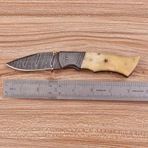 Couteau de chasse pliant artisanal en acier de Damas UA Supplies, manche en os teinté, verrouillage Liner Lock, pour extérieur, EDC, qualité industrielle, personnalisé - Product Image 5