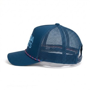 Casquette de baseball moderne bleue brodée en maille, style trucker, avec fermeture snapback, respirante, pour streetwear, extérieur et mode décontractée - Product Image 5