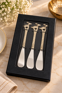 Ensemble de trois couteaux à beurre de luxe en métal avec poignée en forme de cerf, design animalier décoratif, dans une boîte cadeau noire pour les dîners festifs - Product Image 4