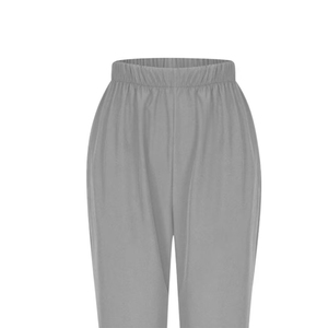 Conjunto de uniforme médico gris para mujer con ribete negro, top de algodón y poliéster con cuello en V y pantalones con cintura elástica. - Product Image 6