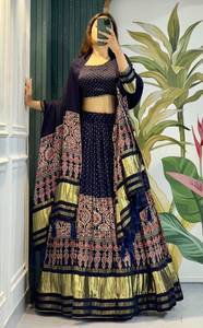 Conjunto Tradicional Indio-Pakistaní de Lehenga Choli Color Granate con Bordado Dorado, Vestido Largo para Bodas, para Mujer - Product Image 2
