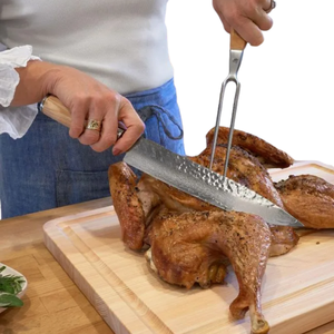 Juego de 2 piezas de cuchillo y tenedor para trinchar, hoja de acero de Damasco martillada con mangos de madera Pakkawood rubia para cortar pavo asado, jamón y carne - Product Image 5