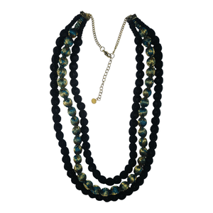 Collar con Borlas Doradas Hechas a Mano, Estilo Bohemio, Cuentas de Tela de Colores, Cadena de Eslabones, Diseño Único y Ecológico - Product Image 4