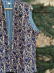 เสื้อกั๊กผ้าควิลท์พิมพ์ลายบล็อกสีน้ำเงินกรมท่า ทำมือ สำหรับผู้หญิง แจ็คเก็ตแขนกุด ผ้าฝ้าย สไตล์โบฮีเมียน เอธนิค ขายส่ง ส่งออก - Product Image 3