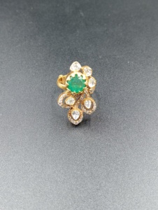 แหวนค็อกเทลรูปดอกไม้ประดับมรกตคู่สีเขียวชุบทองคำขาว 18K รุ่น SM-708 จาก Amaira Jewels สำหรับผู้หญิง ประจำเดือนพฤษภาคม - Product Image 5