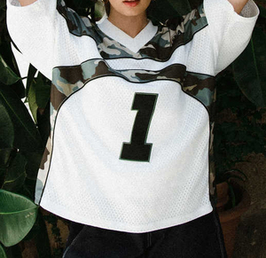 เสื้อฟุตบอลอเมริกันแขนสั้นแบบตาข่ายดีไซน์เฉพาะตัว ผลิตจากโพลีเอสเตอร์ 100% สำหรับผู้ชาย ป้องกันรังสียูวี ระบายอากาศได้ดี และมีไซส์พลัส - Product Image 5