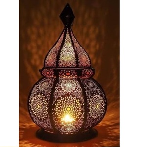 Lanterne décorative en métal artisanale, forme personnalisée, noire thermolaquée, pour la maison, l'hôtel et les mariages - Product Image 1