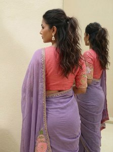 Sari brodé à motif floral lavande pour femme avec blouse rose contrastante – Tenue de soirée élégante – Sari de créateur en gros - Product Image 3