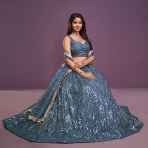 Ensemble Lehenga Choli Premium en Tissu Filet avec Broderie Zari et Paillettes, et Travaux de Miroir Authentiques, Séchage Rapide, pour Été/Hiver, Tenue de Créateur pour Mariage et Fêtes - Product Image 2